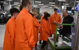 Wycieczka uczni&oacute;w do firmy Jabil 5