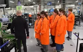 Wycieczka uczni&oacute;w do firmy Jabil 8