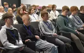 Wycieczka uczni&oacute;w do firmy Jabil 11