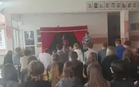 Przedstawienie Profilaktyczne ,, Teatr kurtyna&rdquo;  8
