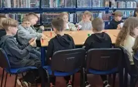 Warsztaty wielkanocne z klasami I-III w Gminnym Centrum Kulturalno-Bibliotecznym w Mikołajkach Pomorskich. 16