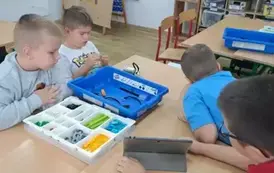 &bdquo;M&oacute;j-robot&rdquo; &ndash; zajęcia z robotyki i programowania w klasie 1a  6