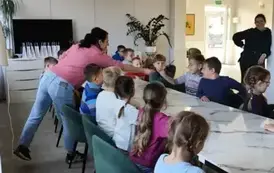 Spotkanie klas pierwszych z Kołem Łowieckim &bdquo;Cyranka&rdquo;, Kołem Łowieckim &bdquo;Bażant&rdquo; oraz sokolnikami 2