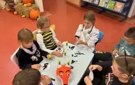 Pierwszaki świętują Dzień Zwierząt w bibliotece 15