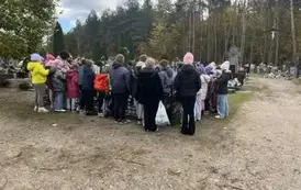 &bdquo;Szkoła pamięta&rdquo; &ndash; klasy drugie na cmentarzu 9