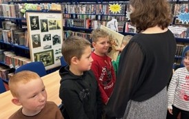 Ślubowanie klas pierwszych na czytelnika 41