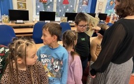 Ślubowanie klas pierwszych na czytelnika 49