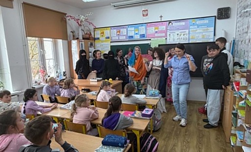 Podróże po kontynentach – młodsi uczą się od starszych