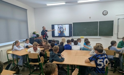 Spotkanie z ratownikiem medycznym-panem Kamilem Lewandowskim w ramach działań prozawodowych.