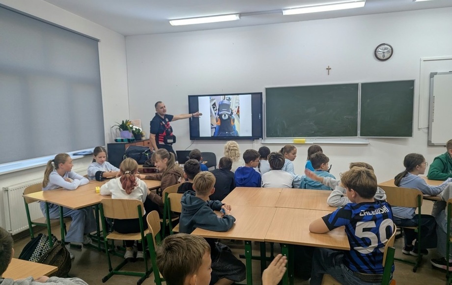 Spotkanie uczniów z ratownikiem medycznym Kamilem Lewandowskim