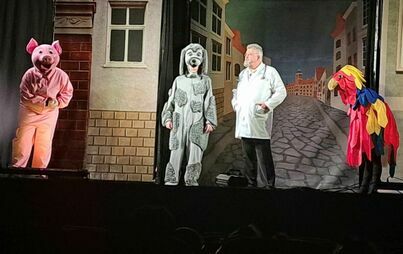 Zdjęcie do Klasy 1-3 na przedstawieniu teatralnym w Sztumie