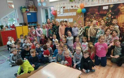 Zdjęcie do Magiczny przedświąteczny czas&hellip;czyli klasa 2a z wizytą w Przedszkolu Samorządowym