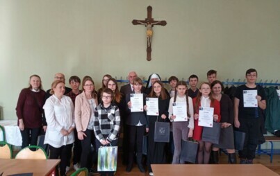Zdjęcie do Dwie laureatki w powiatowym etapie konkursu biblijnego w Kwidzynie