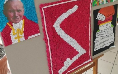 Zdjęcie do Kto na patrona naszej szkoły: Nagrody wręczyć czas...